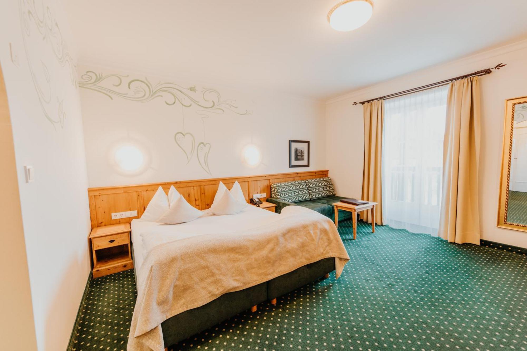 Post Seefeld - Wellnesshotel Tirol Seefeld in Tirol Pokoj fotografie
