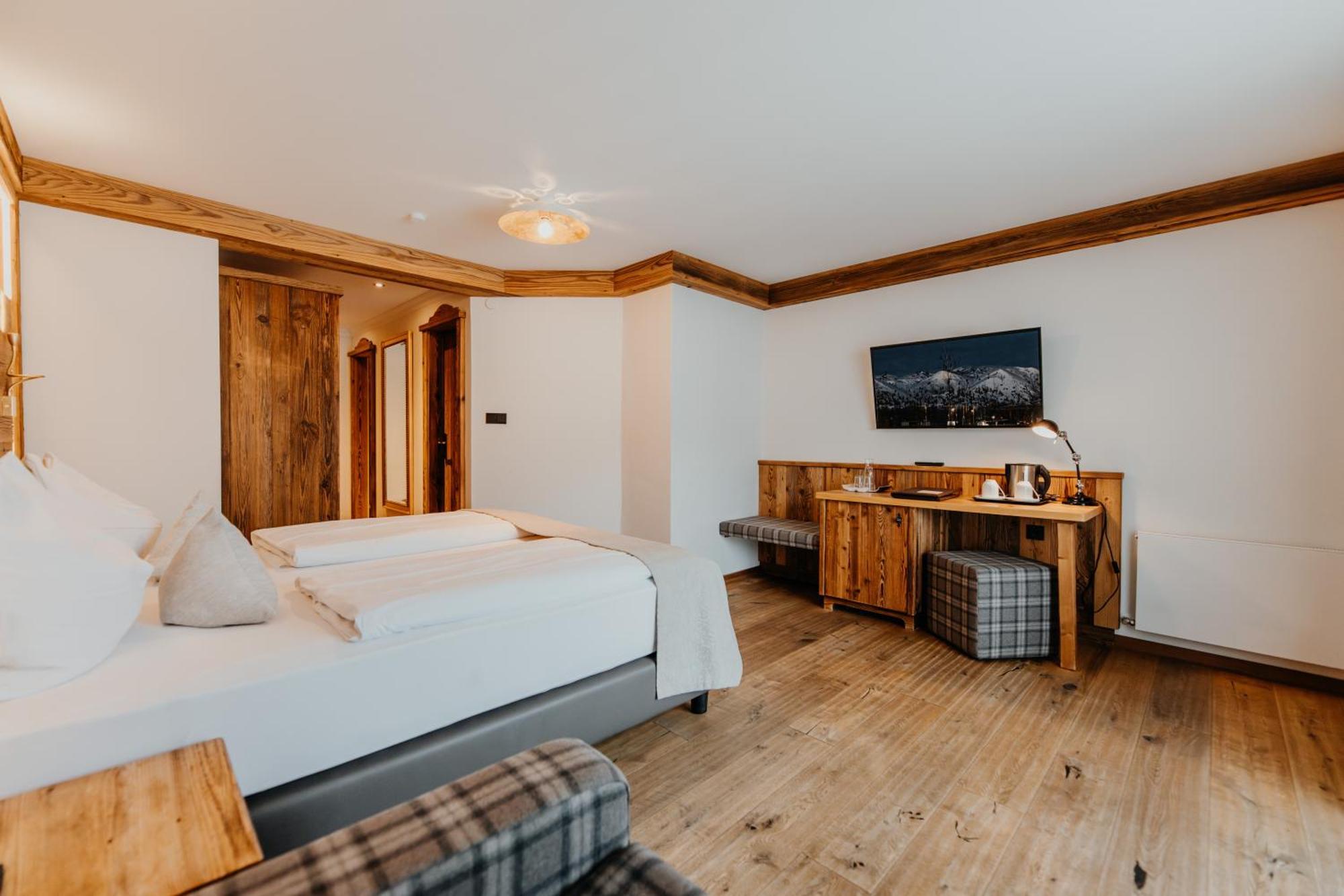Post Seefeld - Wellnesshotel Tirol Seefeld in Tirol Pokoj fotografie