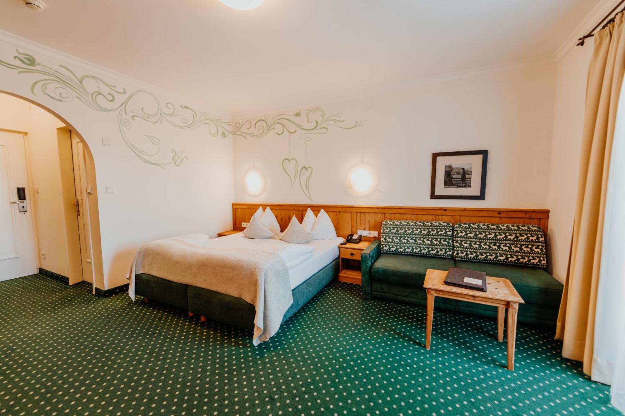 Post Seefeld - Wellnesshotel Tirol Seefeld in Tirol Pokoj fotografie